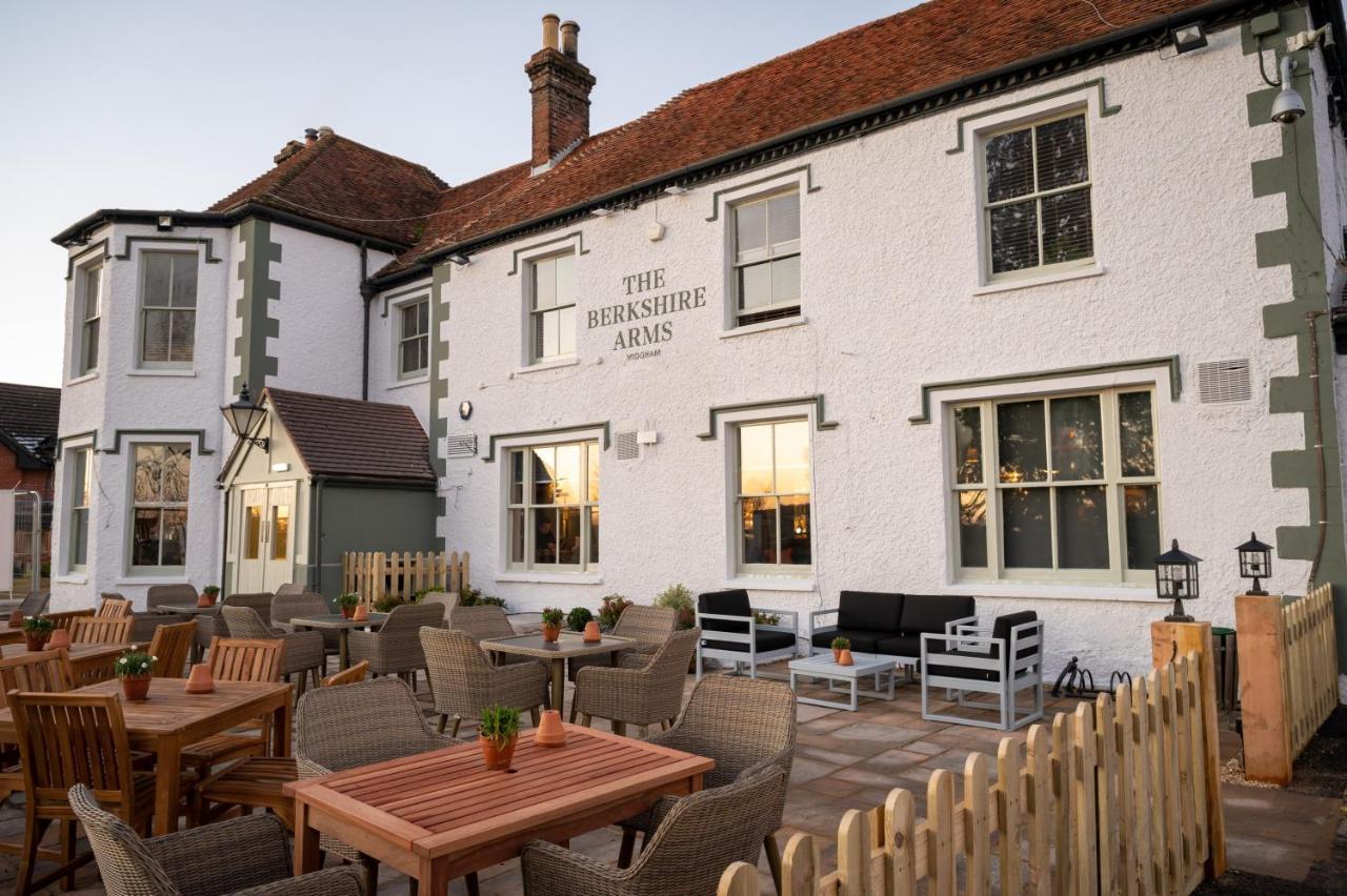 Berkshire Arms By Chef & Brewer Collection Hotel Midgham Esterno foto